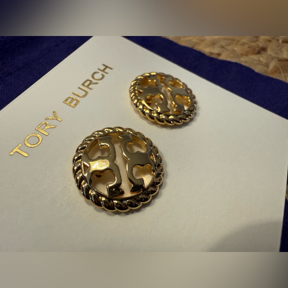 🌟Tory Burch Gold Rope double stacked T Logo Earrings NWT - Picture 3 of 5